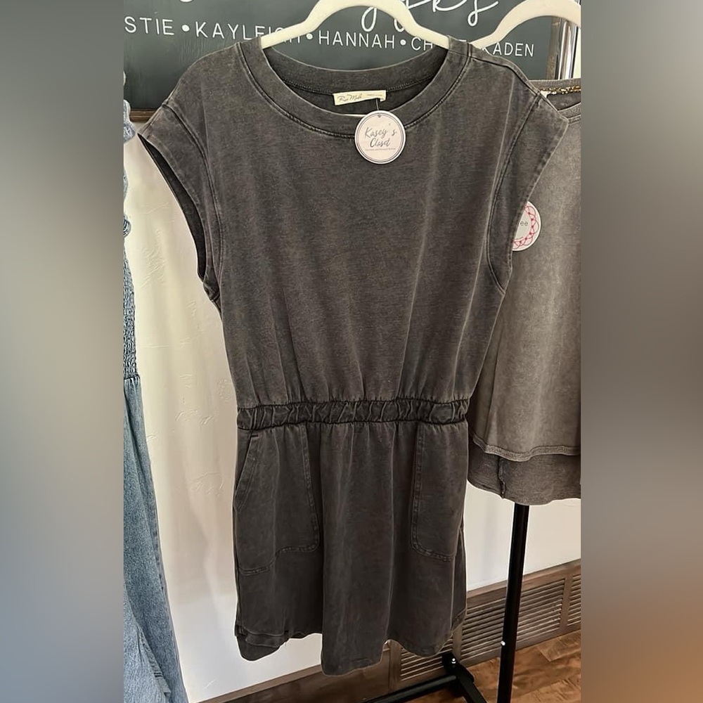 Rae Mode boutique dress sz large. NWT. Fits a medium better